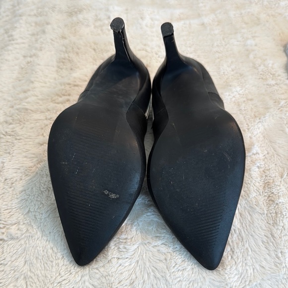 Shoe Dazzle Black Classic Heels with Zipper Detail - Picture 5 of 6